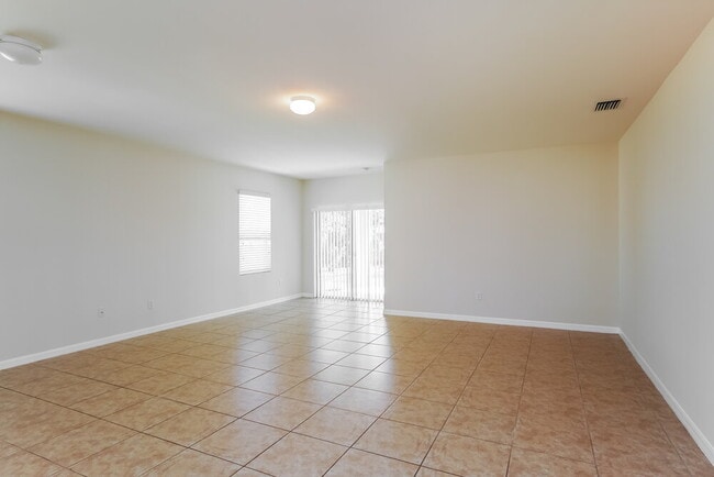 Photo - 203 NE 9th Ave