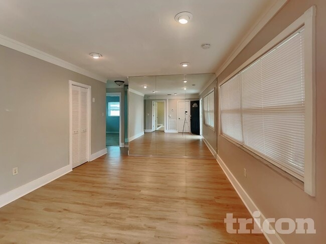 Photo - 615 5th Ave N