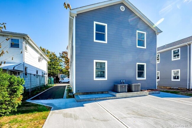 Photo - 207 Nassau Blvd