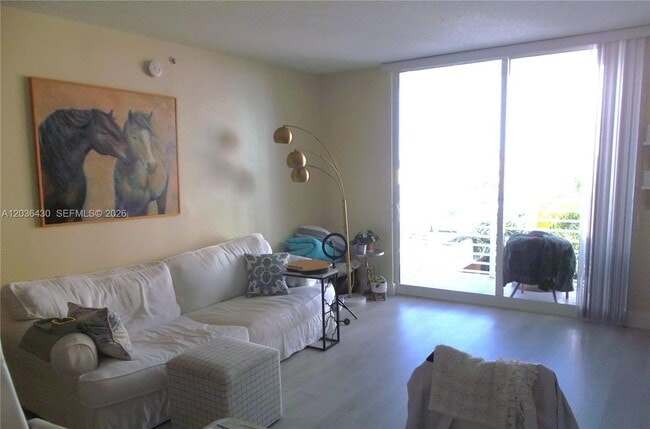 Photo - 18800 NE 29th Ave Unidad 619