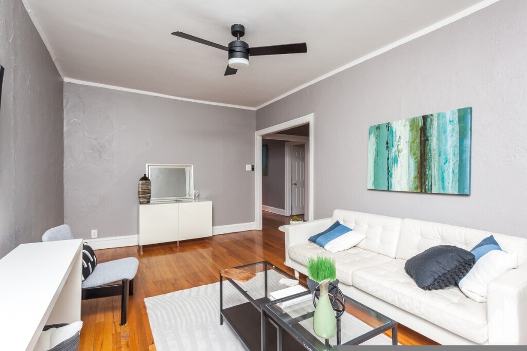 Photo - 637 W Cornelia Ave Unit 3W