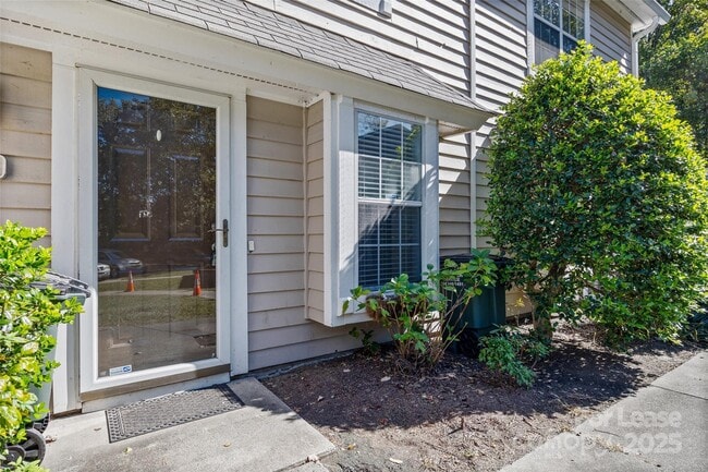 Photo - 704 Heritage Pkwy