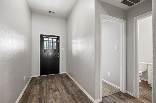 Photo - Gorgeous 3 Bedroom Home!!