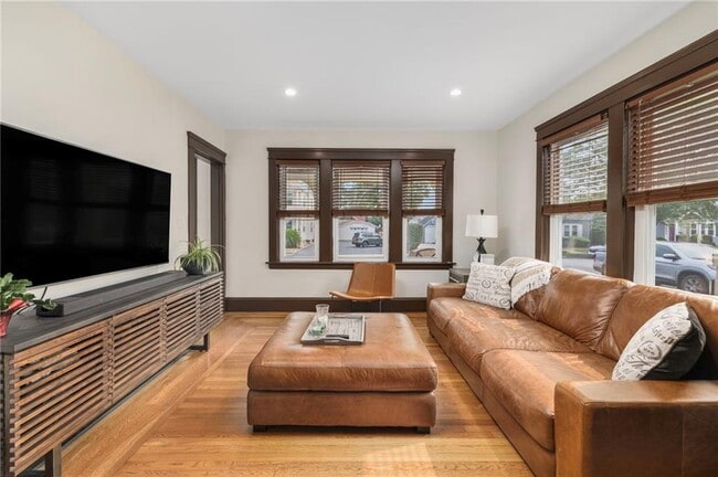 76 Myrtle Ave