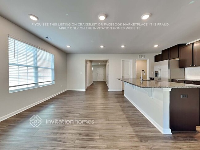 Photo - 7208 Olive Coast St