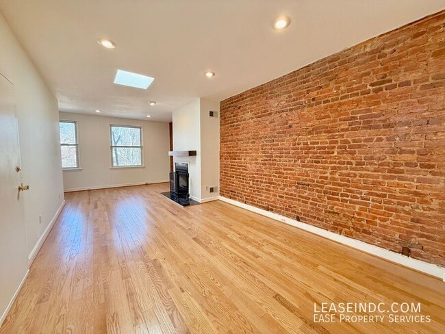 Photo - 1239 C St SE Unit #3