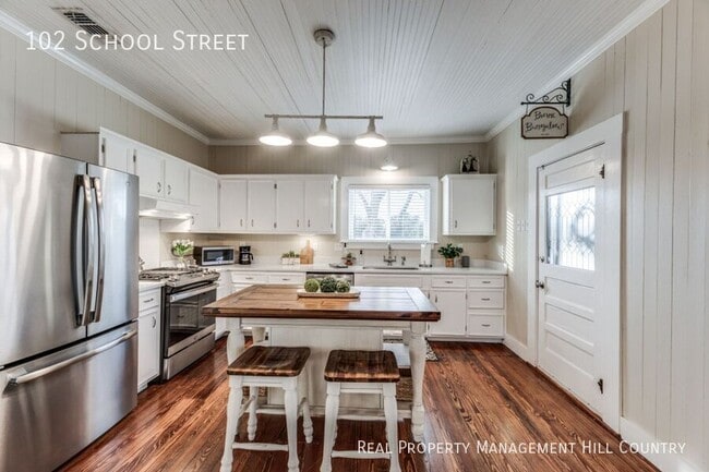 Photo - 102 N School St