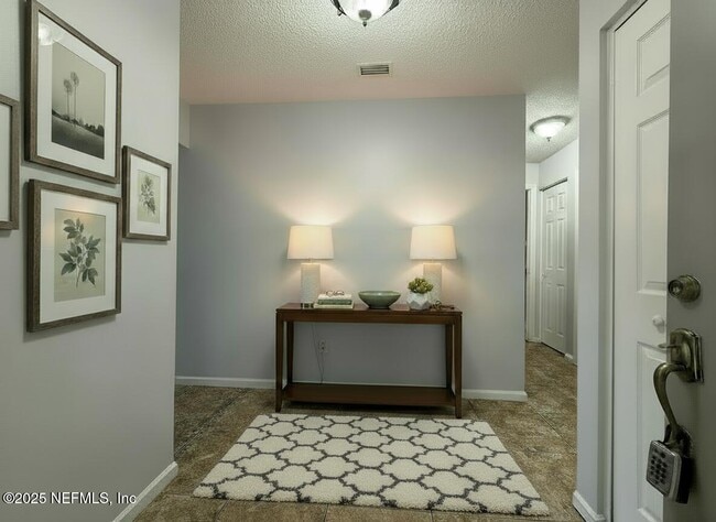 Building Photo - 3801 Crown Point Rd Unit 3082