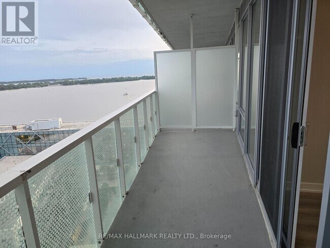 15 Queens Quay E Unit 2210