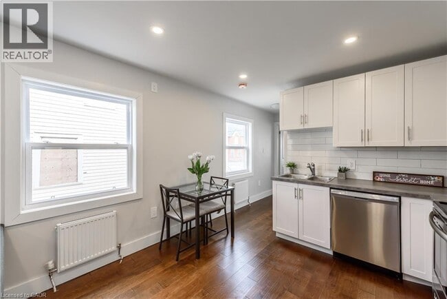 Photo - 35 Niagara St