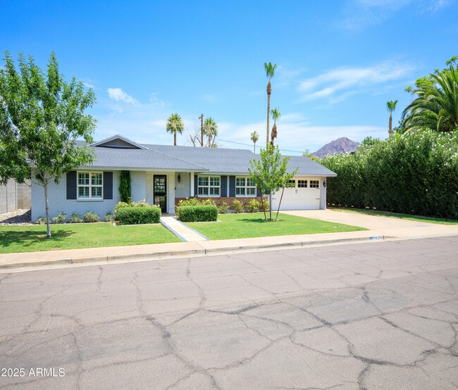 Photo - 4302 E Whitton Ave House