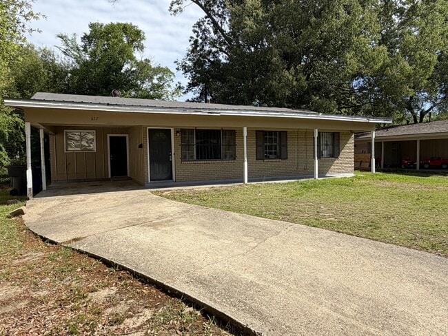 Photo - 617 Damaka Dr