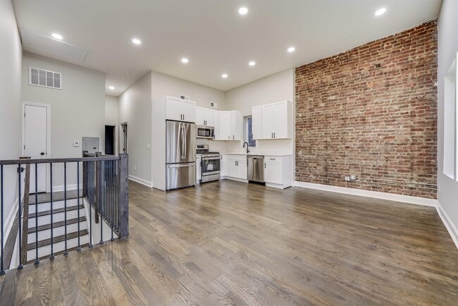 Photo - 172 Mallory Ave Unit 2