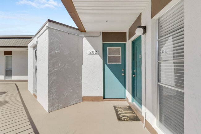 Photo - 7 W Greenway Dr Unit 202