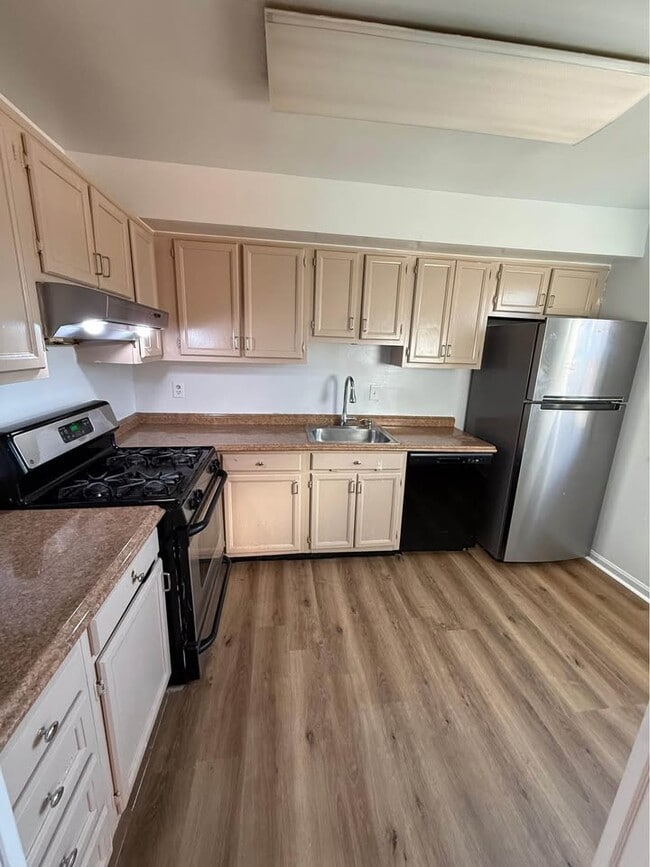 Building Photo - 728 Quince Orchard Blvd Unit T2