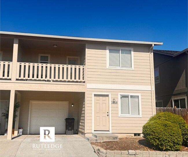 3 Bedroom 2 1/2 Bath Townhome in White Cit... - 3 Bedroom 2 1/2 Bath Townhome in White Cit...