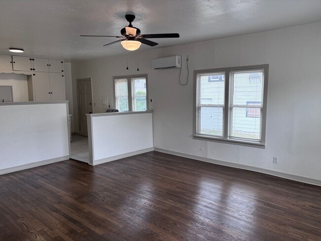 Photo - Charming 1br 1ba duplex!