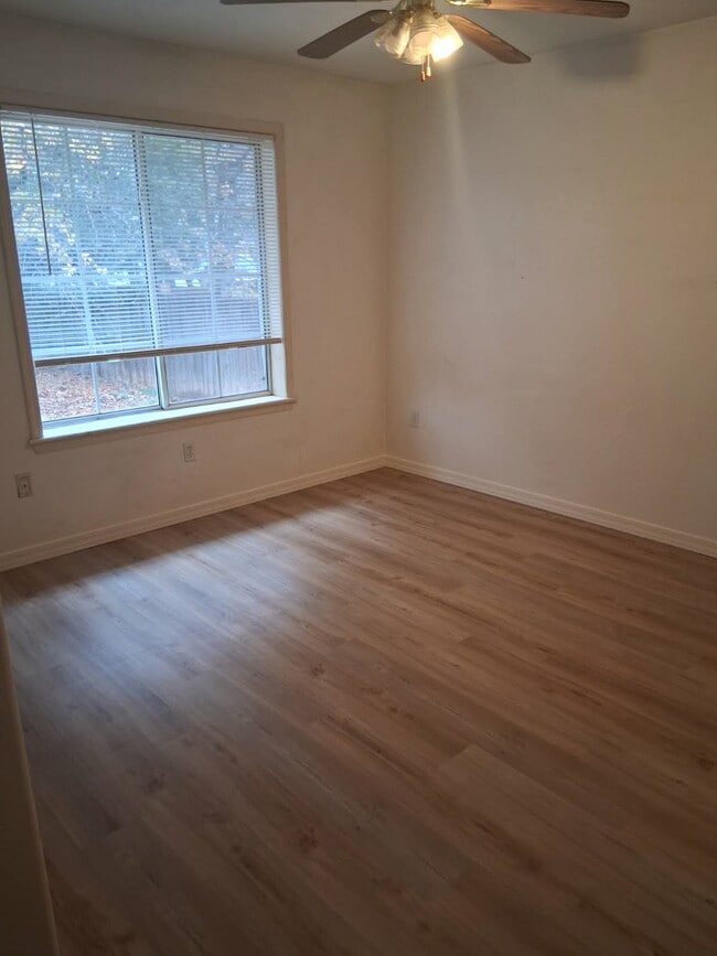 Photo - 1650 W Nikolaus