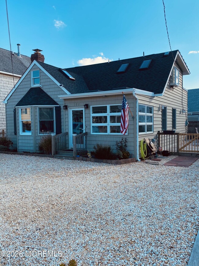 Building Photo - 108 E Kupper Dr