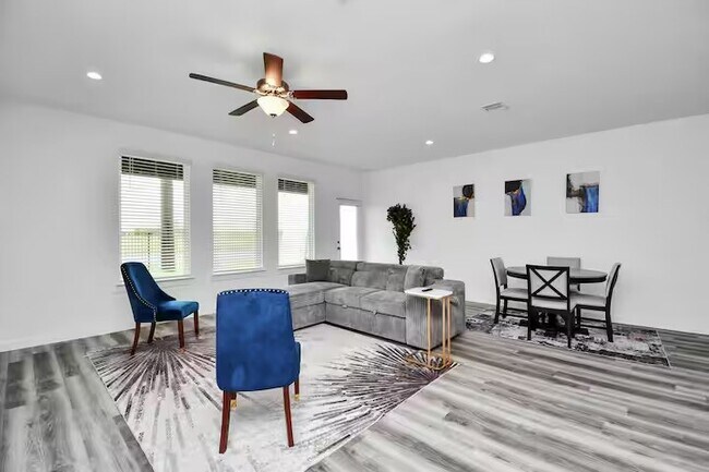 12320 Churchill downs Dr