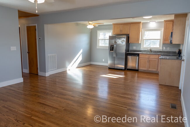 Photo - 4393 R L Hildebran Dr