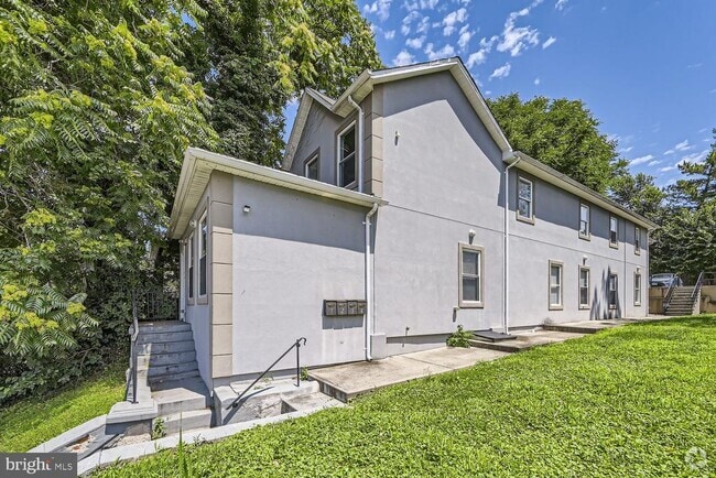 Building Photo - 3715 Falls Rd Unit 1 Rental