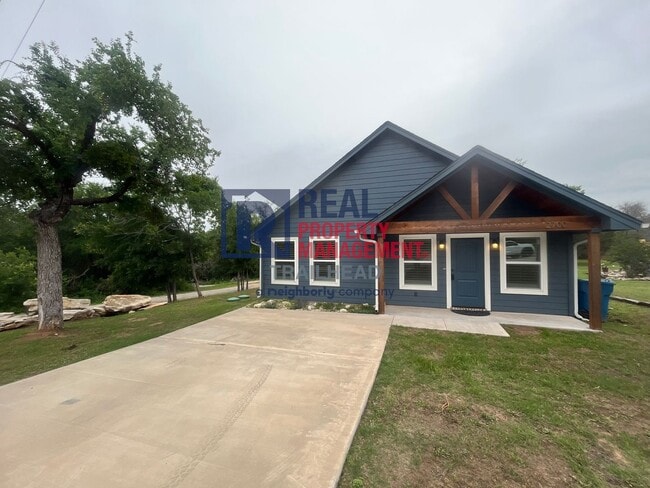 Photo - Attractive 3 Bed 2 Bath Home in Gated Lakeside Community!