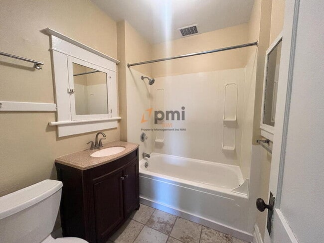 Photo - 207 Monroe St Unidad C