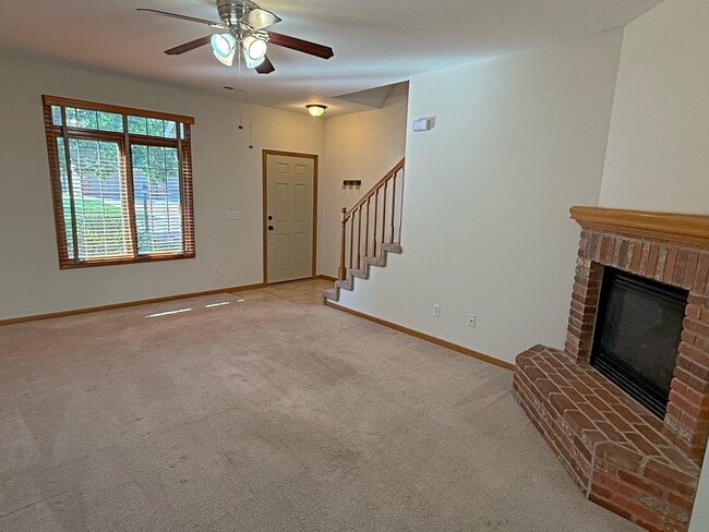 2716 Larkspur Ct