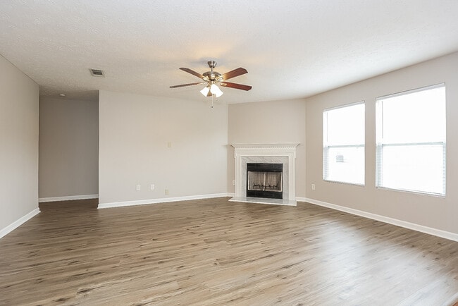 Photo - 429 Creek Oak Dr