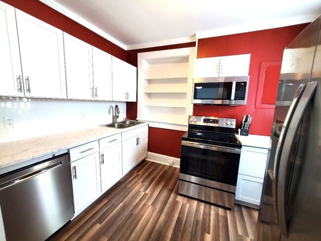 Photo - Beautiful 2BR/1BA Apartment with Utilities Included – Prime Downtown Location