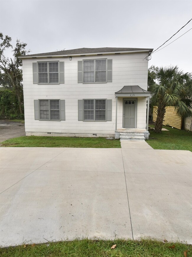 Photo - 219 E 6th Ave Casa