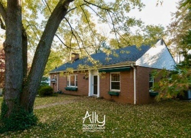 Photo - 1605 Cambridge Cir
