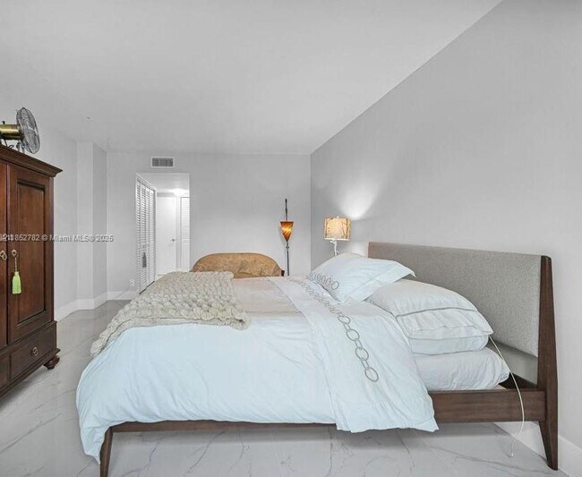 Photo - 2851 NE 183rd St Unidad 111E