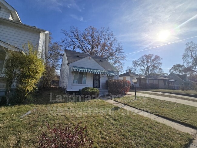 Photo - 19960 Wisconsin St