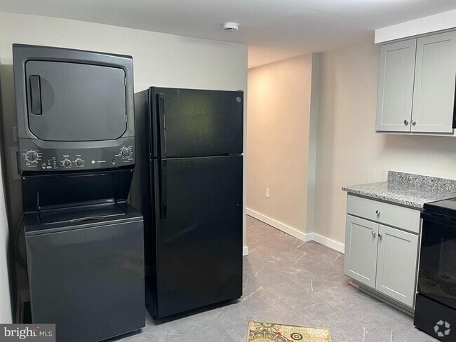 Building Photo - 211 N George St. Unit 201 Rental