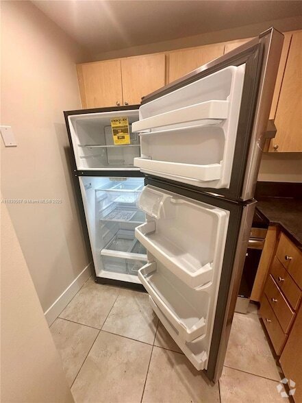 Building Photo - 2935 NE 163rd St Unit 3P Rental
