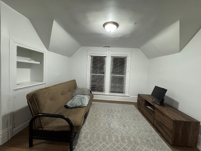 Photo - 3111 N Clifton Ave Unit 3