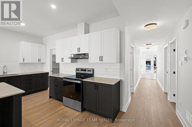 Photo - 1128 Moore St