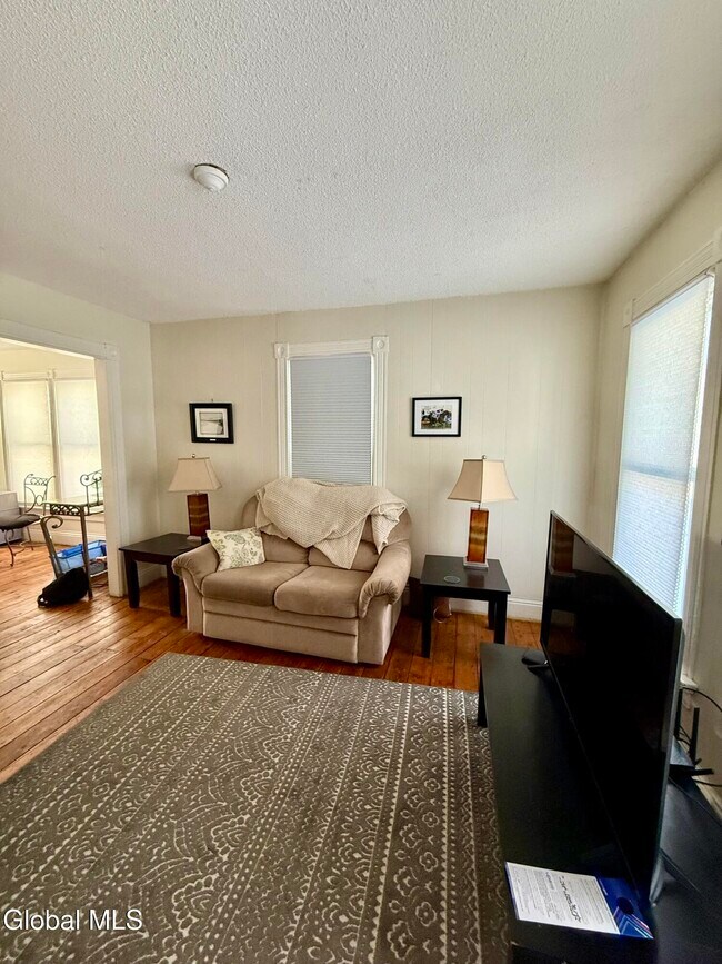 120 Van Dam St