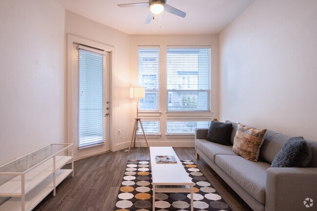 1BR, 1BA - 720SF - The Pierpont