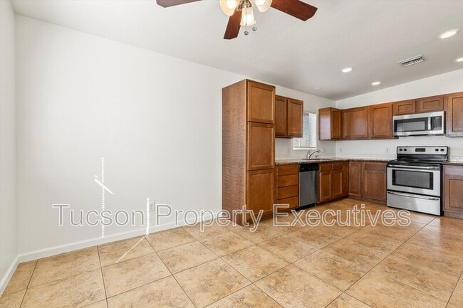 Photo - 227 E Waverly St