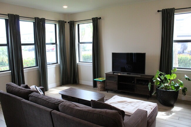 Photo - 4408 Appleton Cir W
