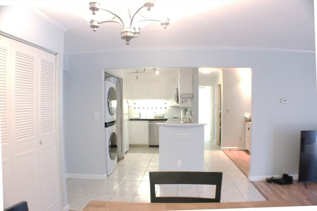 Building Photo - 55 Tall Oaks Dr Unit 407