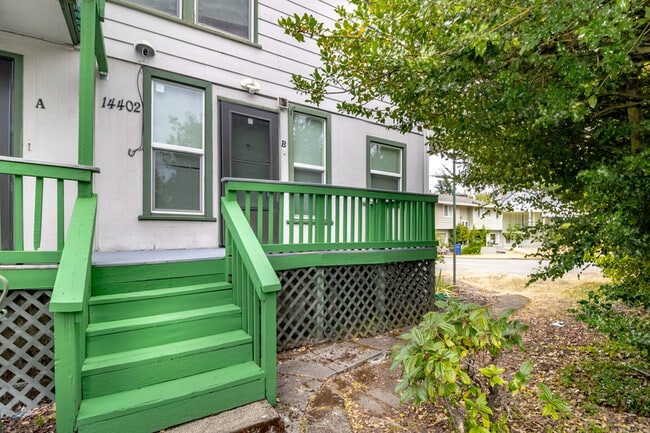 Building Photo - 14402 56th Ave S Unit B