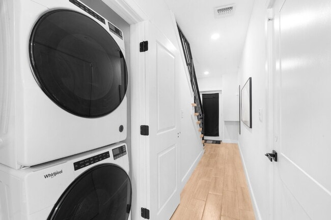 Movie in special, first 1/2 month rent is FREE! Charming 2-Bedroom Condo with 2 Full & 2 Half Bat...