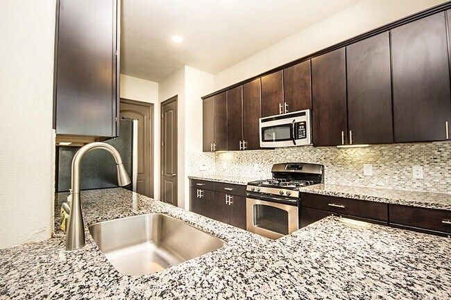 Photo - 63 Aventura Pl