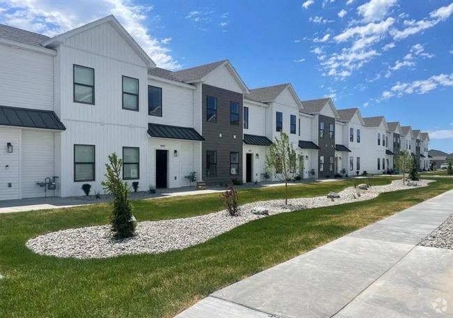 Building Photo - 3 bed, 2.5 bath Townhome in Ammon!!