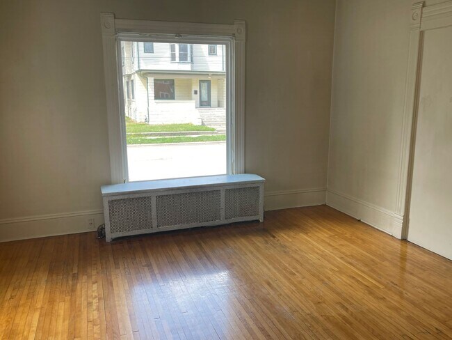 Photo - 734 Wright St Unit 734 Wright lower