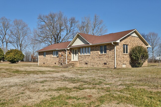 Brick Home in Dresden with Stunning Backya... - Brick Home in Dresden with Stunning Backya...